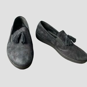 Fitflop Superskate style C21-403 black suede metallic tassel loafer. Size 10